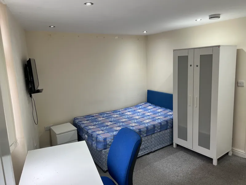 72 Derby Grove, NG7 1PF – 6-Bedroom En-suite Student House - Thumbnail 15